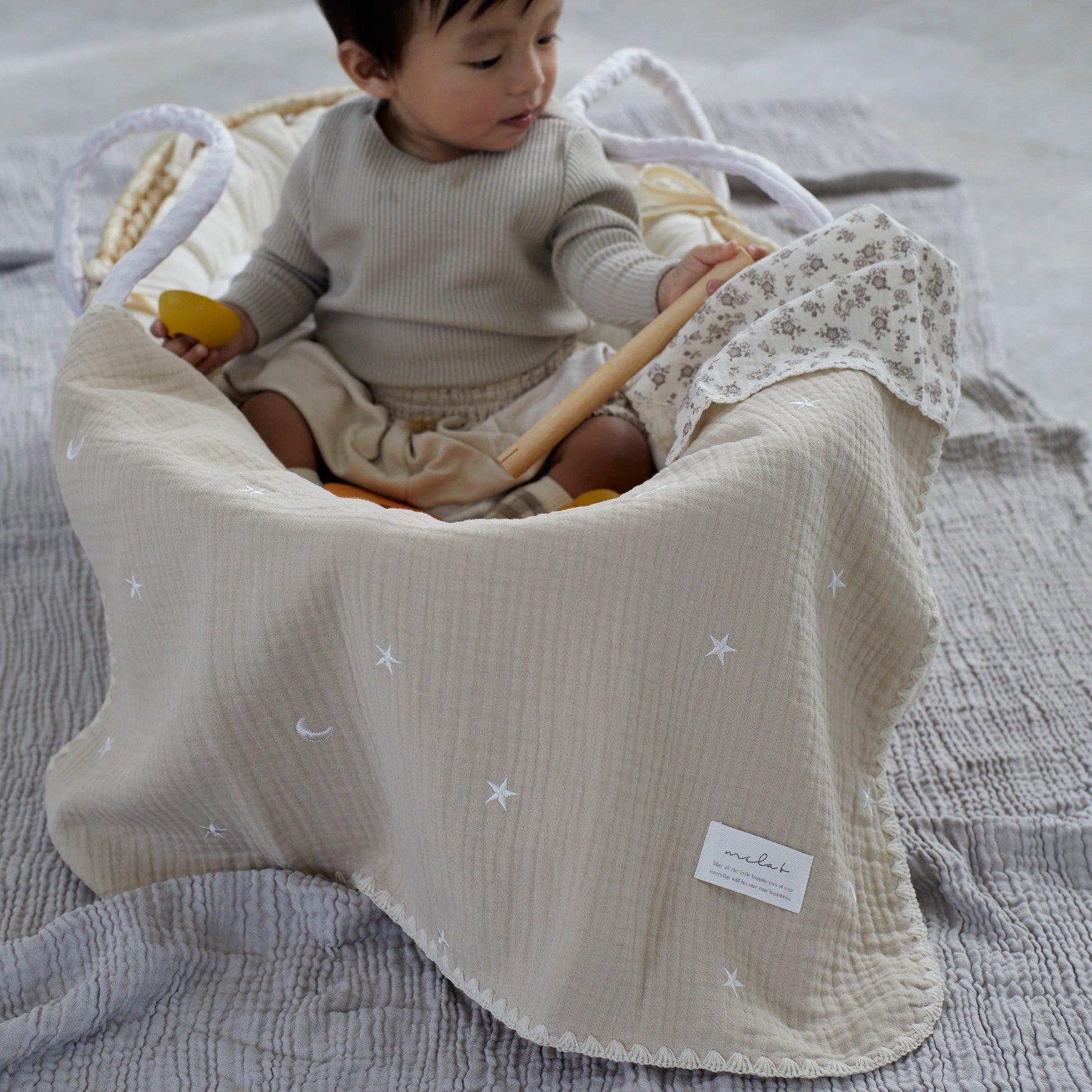 mela-B-6 Layer Gauze Blanket Embroide Star & Moon-Beige-70cm X 85cm-Rela-X JP